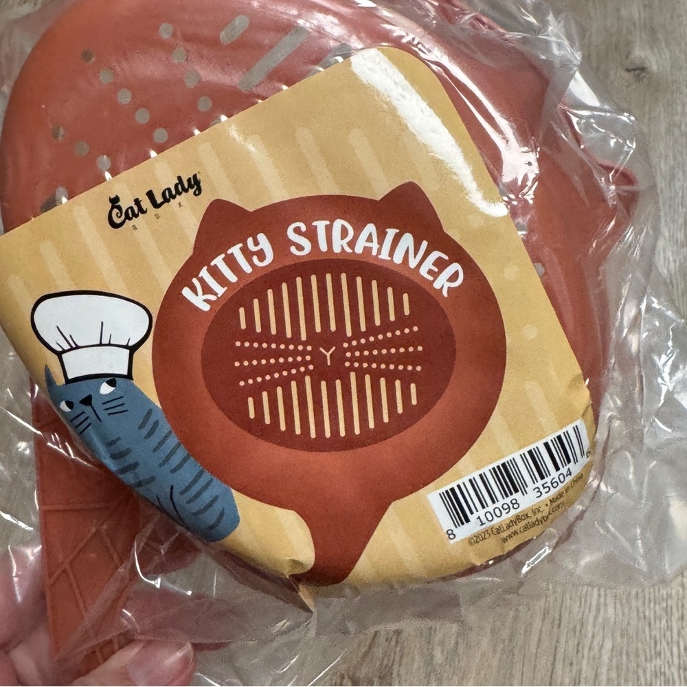 Cat Lady Kitty Strainer in Red